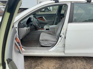 2011 Toyota Camry XLE - Interior Front Seat Image